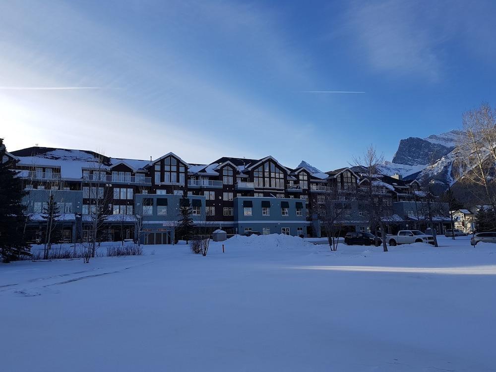 Sunset Resorts Canmore And Spa Exterior photo