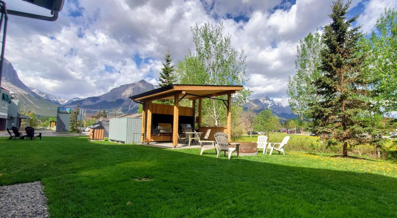Sunset Resorts Canmore And Spa Exterior photo