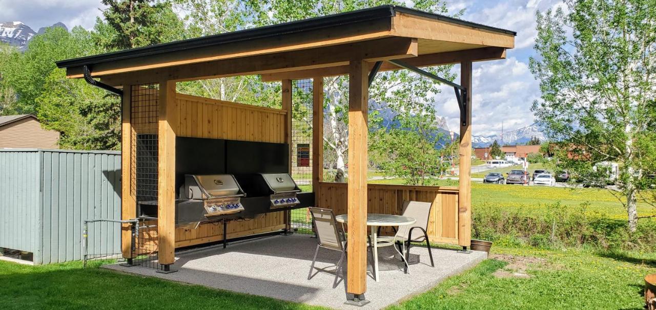 Sunset Resorts Canmore And Spa Exterior photo