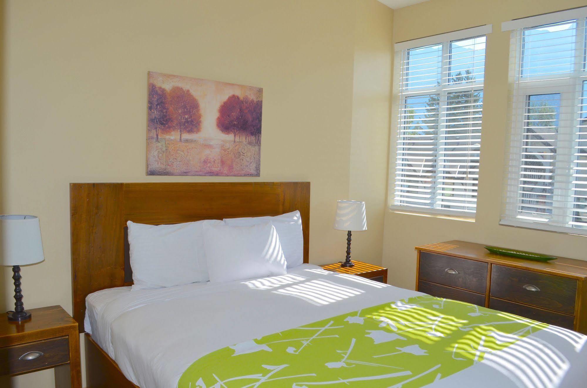 Sunset Resorts Canmore And Spa Exterior photo